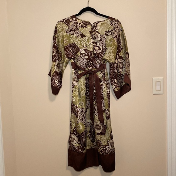 Dress Kimono style empire waist just past knee length. Comfortable & stylish. - Picture 3 of 3